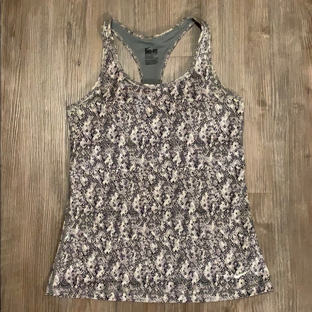 🌴Sold on Ⓜ️🌴 Nike sports bra tank top